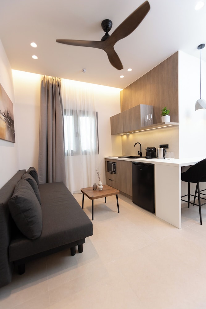 Armonia Seaview Suites