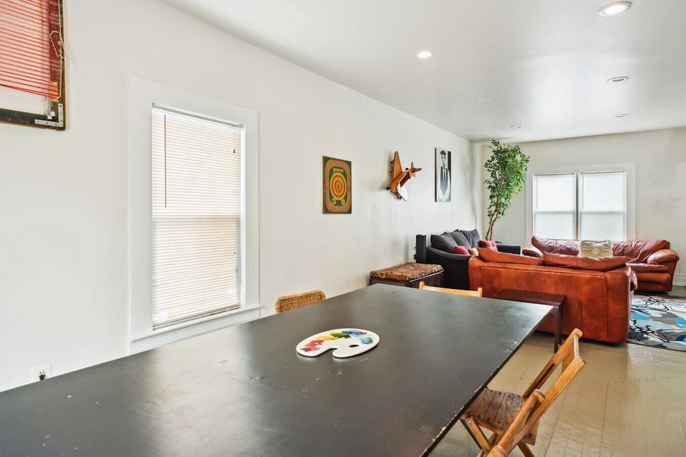 Spacious 4BR Getaway: Perfect for Family & Friends
