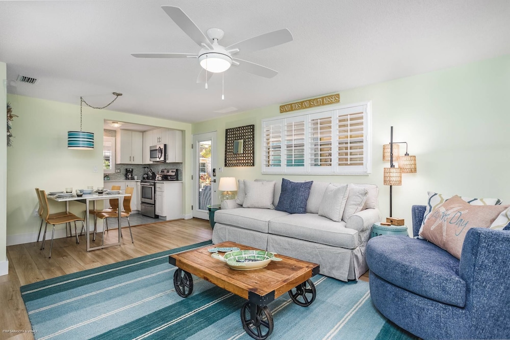 Lulu's Crescent Cottages - Entire two Unit Complex