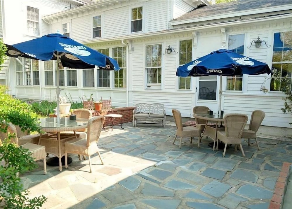 Homeport Inn and Tavern