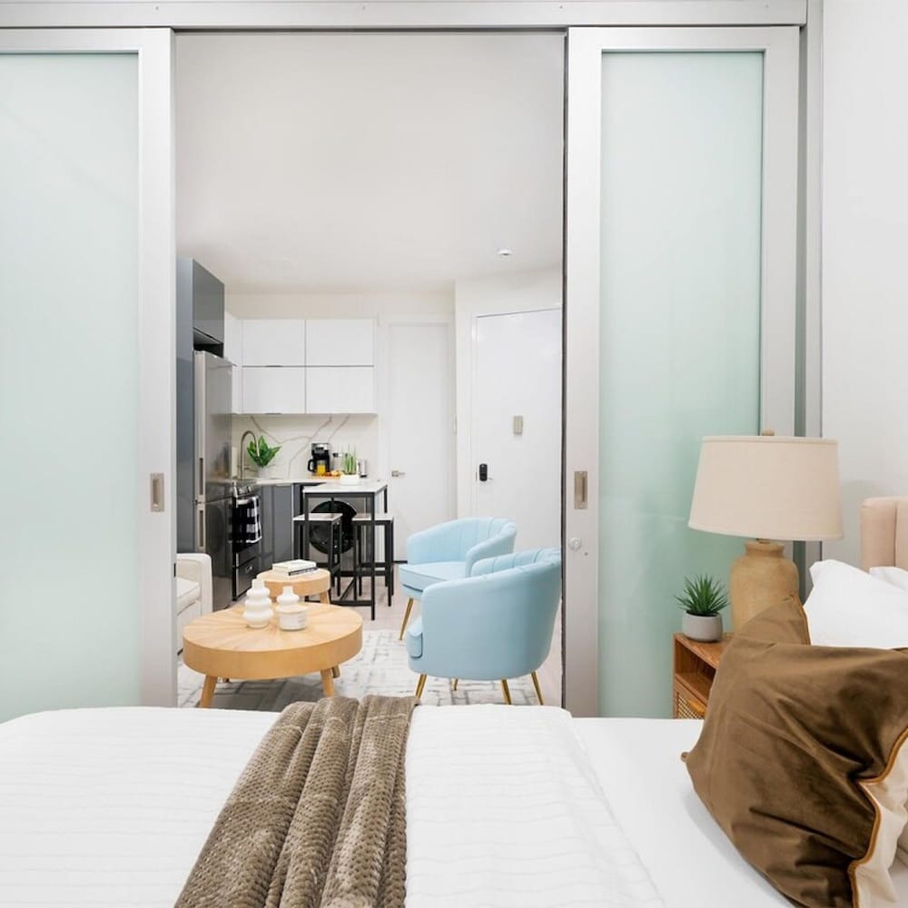 317-2a Sleek Modern 1Br UES W D