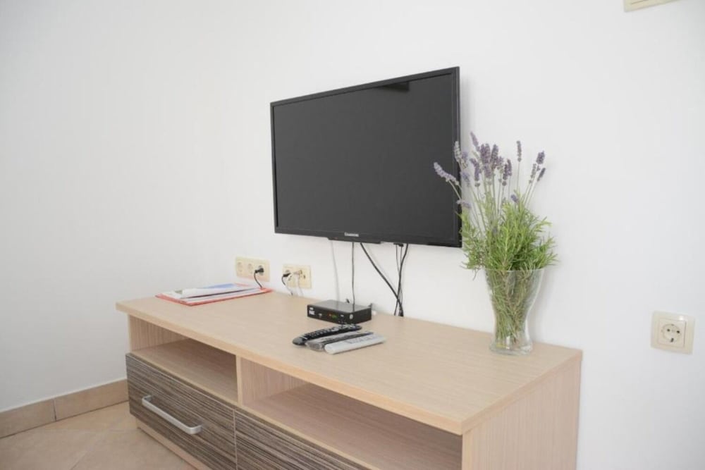 Rina-next to the Beach With Free Parking - A3-sa Balkonom