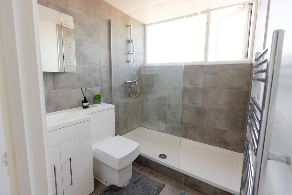 Guildford Town Centre Apartment 55 Tv, Netflix