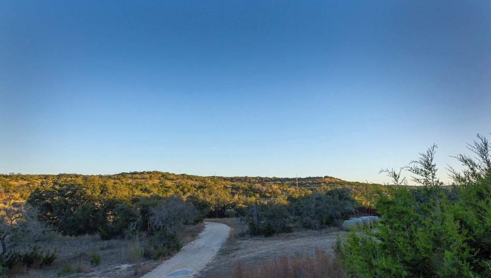 Bison View Secluded Cabin for 6 w/ Hot Tub on Wildlife Sanctuary