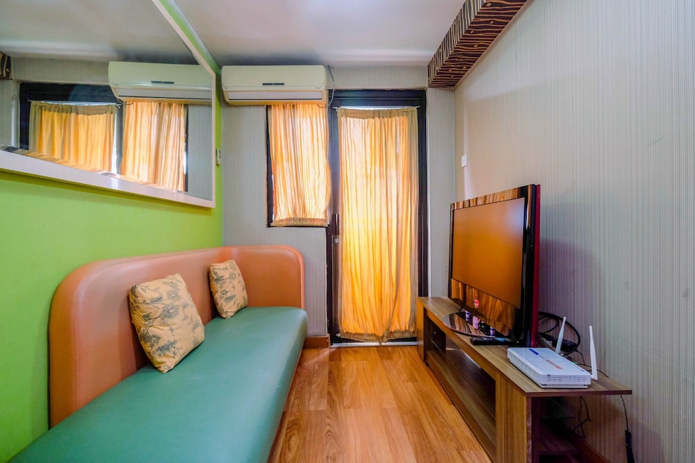 Homey and Comfy 2BR Apartment @ Kebagusan City view 3