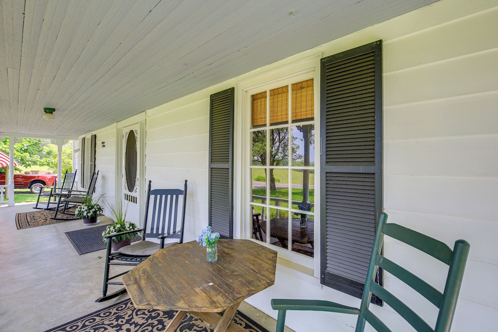 Near Blue Ridge Parkway: Galax Home w/ Mtn Views!