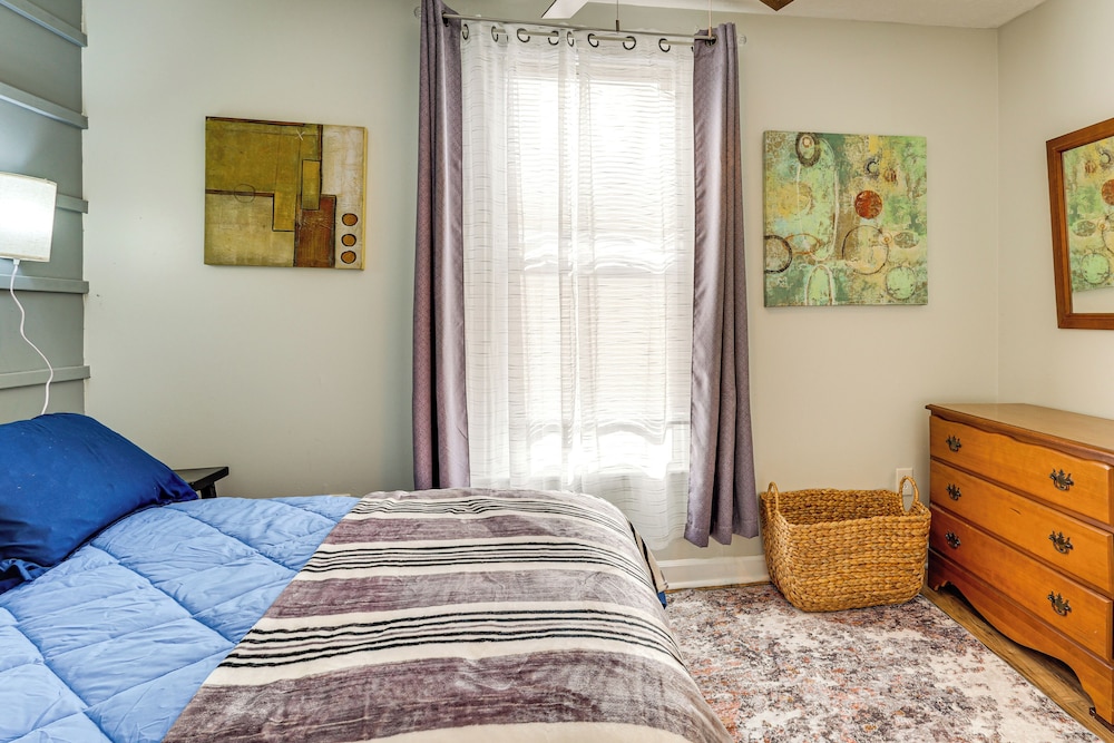 1 Mi to Camden Clark: Central Parkersburg Condo