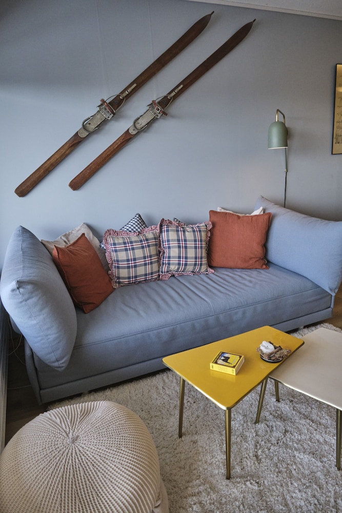 Cosy Apartment in the Centre of Town With Views and Parking