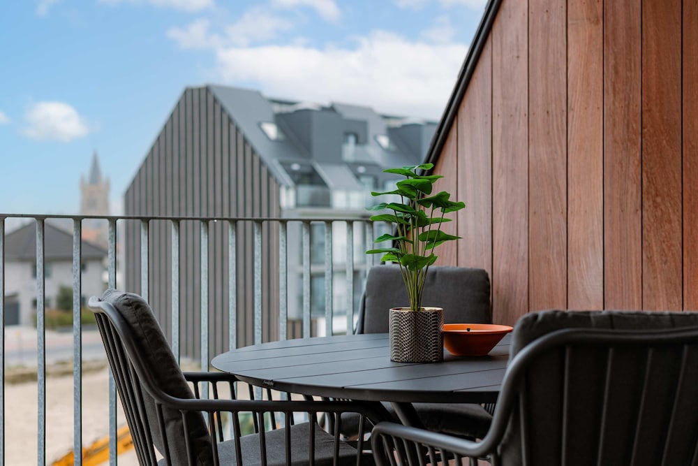 Cozy Beach Apartment in Middelkerke for 5 Guests Bright Living Space With Terrace