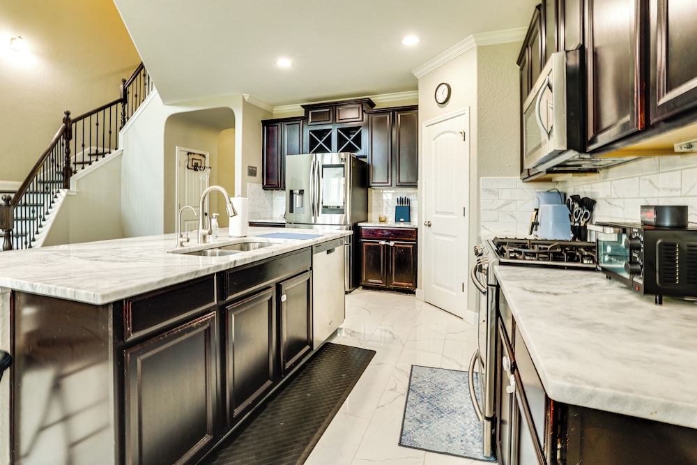 Group Getaway w/ Pool Access in San Antonio!