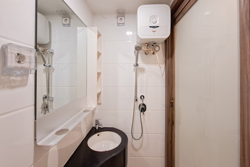 Modern Style Studio At Apartment Sky House Bsd