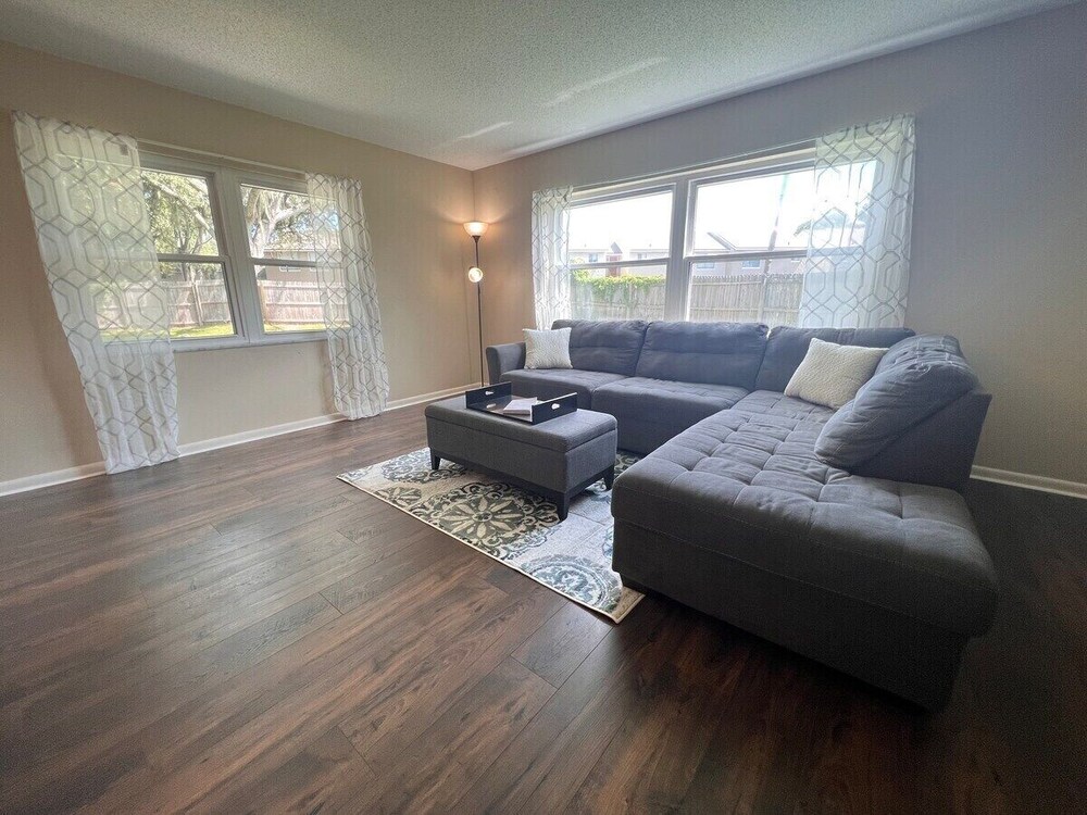 Charming Room Rentals in Southern Lakeland: Central & Cozy