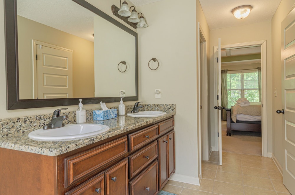 Serene Family Hideaway 4Br w Pool Table