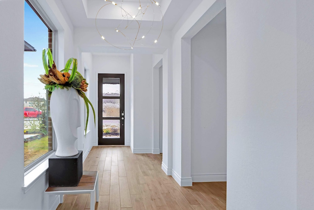 Legacy Haus Modern Stay for 8!