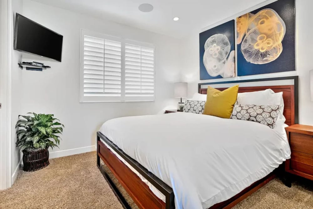 7 Br 2 Hot Tubs Rooftop Beach Block Ocean View