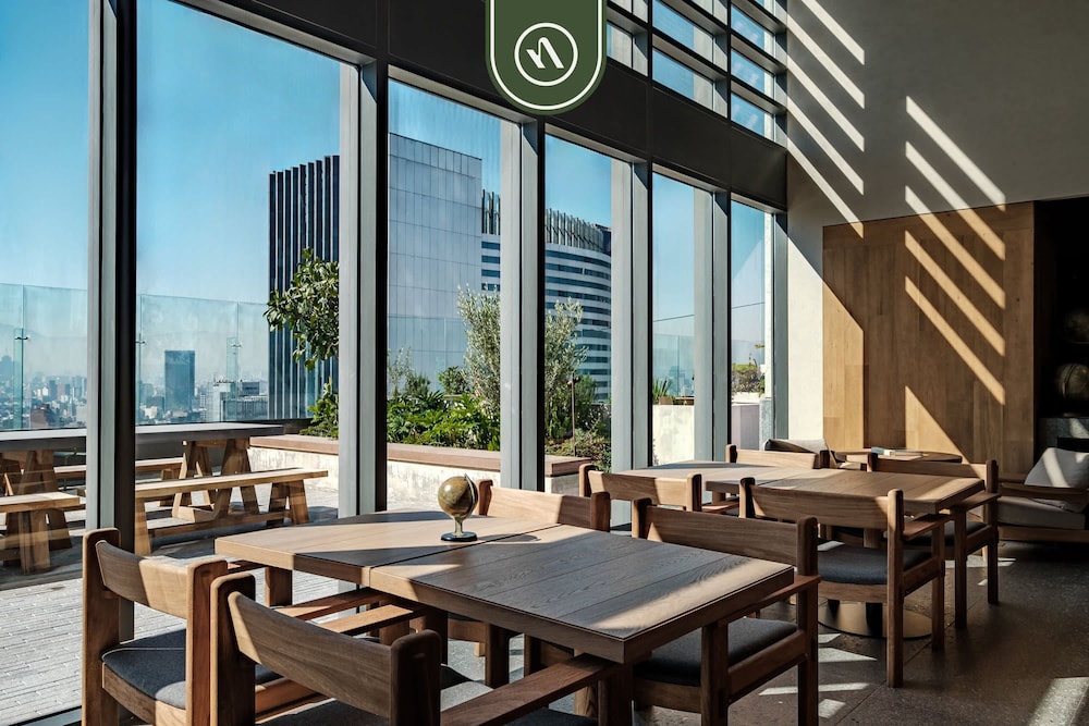 Luxury Studio - Revolution Monument View - Gym