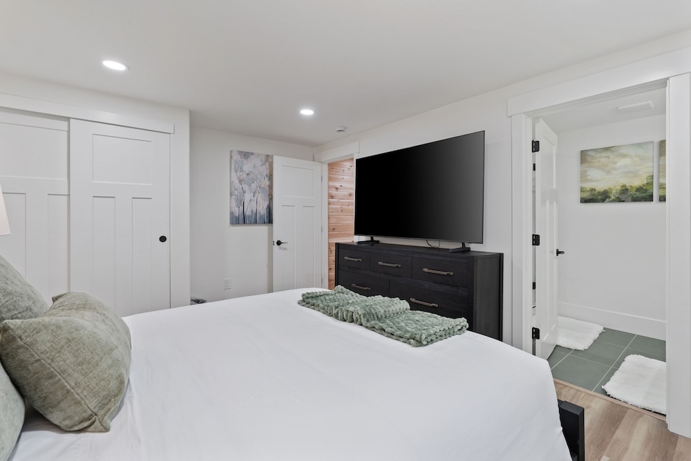 All-new Luxe Stay Views, Sauna & Hot Tub 7 Bedroom Villa