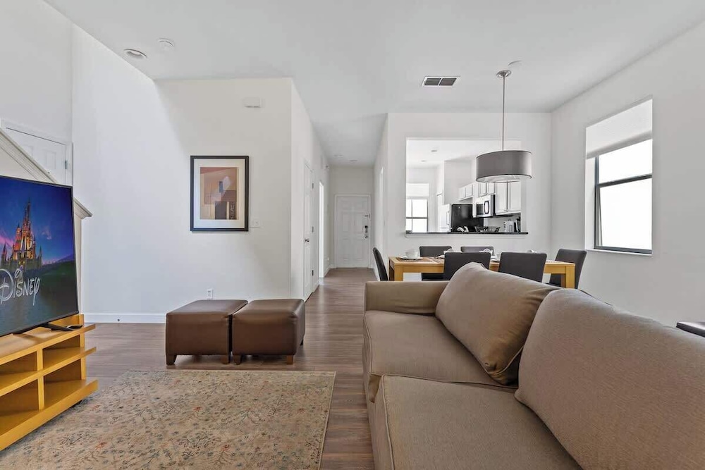 Pet Friendly 4 BR With Hot Tub