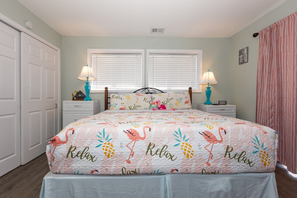 Pet-friendly Condo at Mm-19 w/ Boat Slip & Lake Views