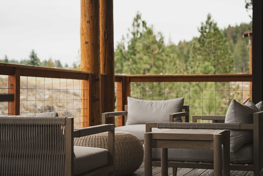 Wilderness Club Escape For 14!