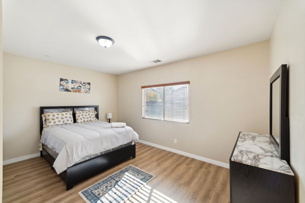 Charming Pet-friendly Getaway In Sunny Beaumont 4 Bedroom Home