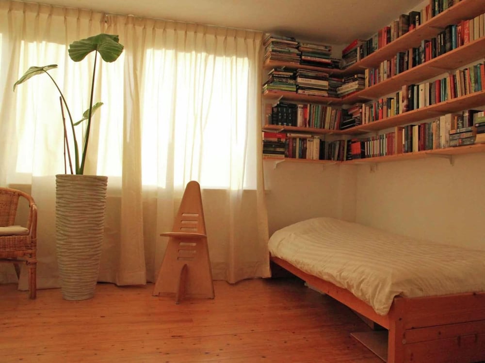 Spacious Holiday Home With Garden view 5