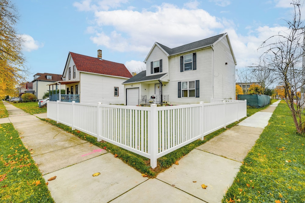 4 Mi to Dtwn: Family Home in Buffalo