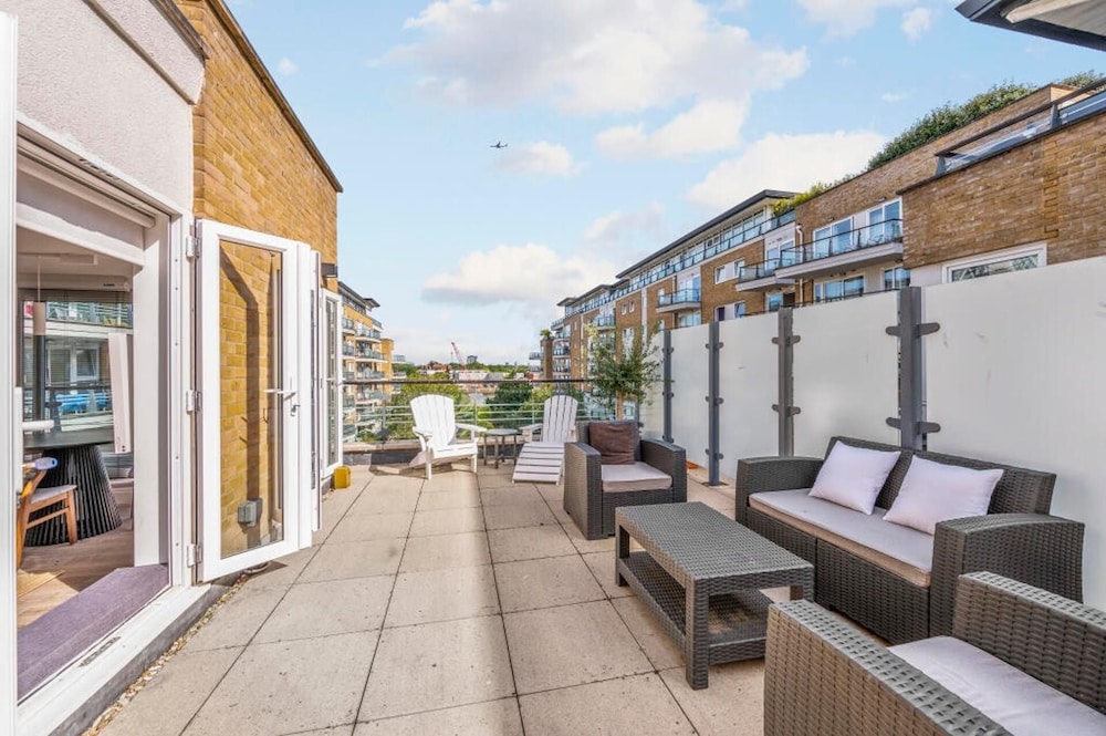 Anchor Penthouse Retreat in London