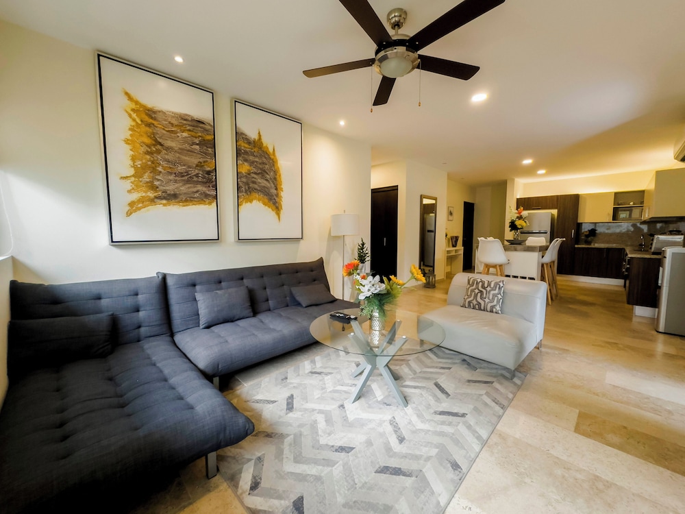 Melittas Stylish 2Bed,2Bath-Condo Near Beach - 6 Guests