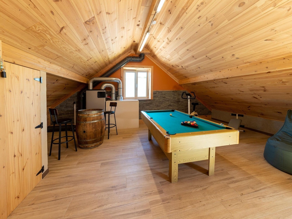 Spacious Getaway Near Spa F1