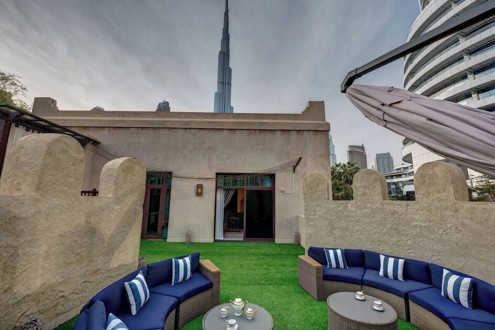 Durrani Homes - Unique Garden Apt at Souk Al Bahar besides Dubai Mall & Burjkhalifa with private jaccuzi