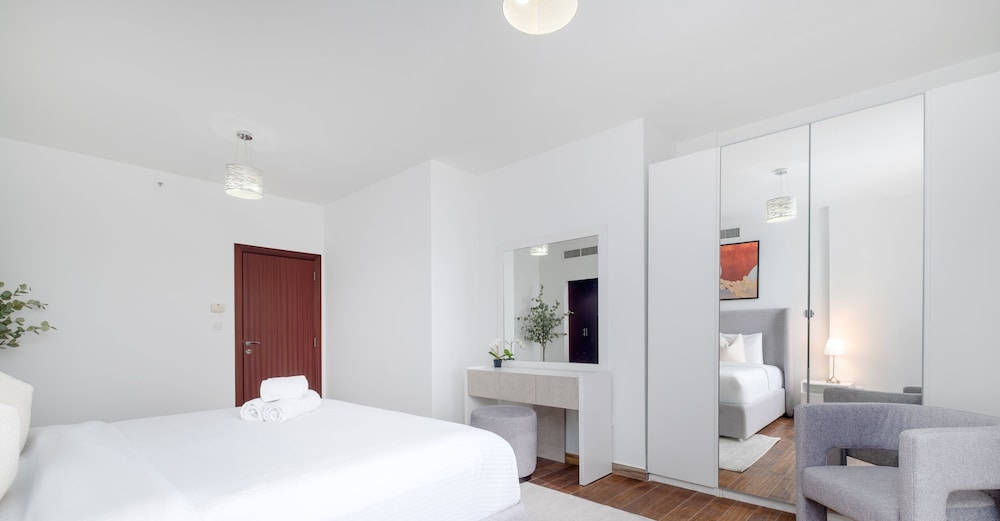 LUX The Murjan Sea View Suite 2
