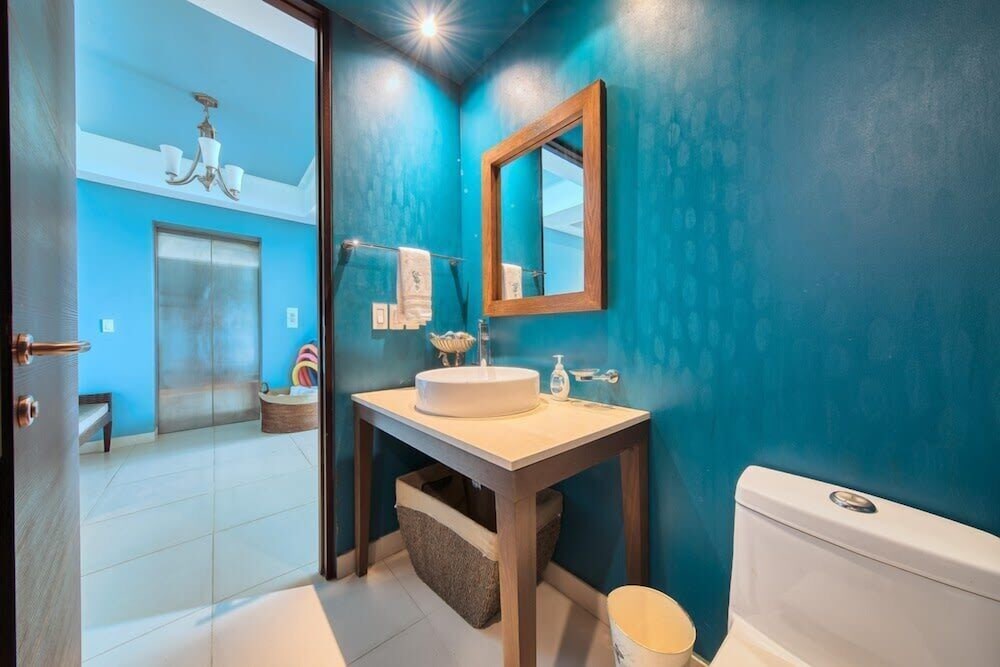 Oceanview 3BR Apt With Beach Access - Pool - Gym