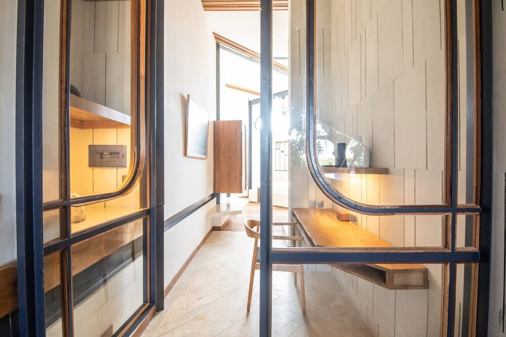 BAZ Villa 13 Studio 3 Opulent 1-br Loft With Art Deco Shared Pool