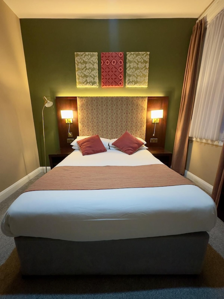 Acacia Hotel