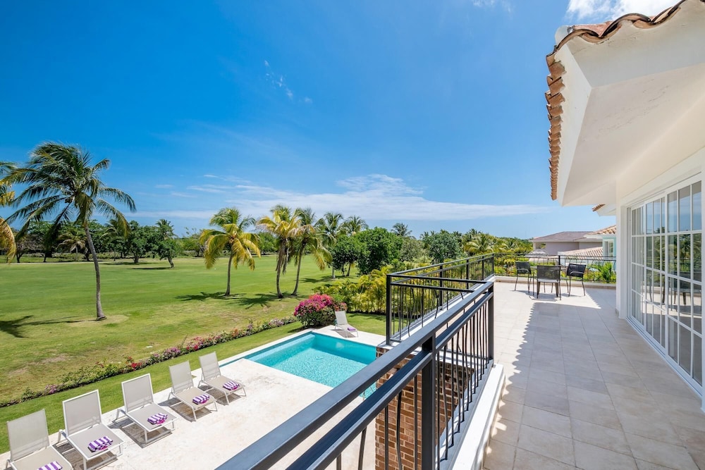 Beautiful 5-bdr 2 Levels Villa for Rent in Punta Cana - Golf Front With Pool Jacuzzi Maid view 5