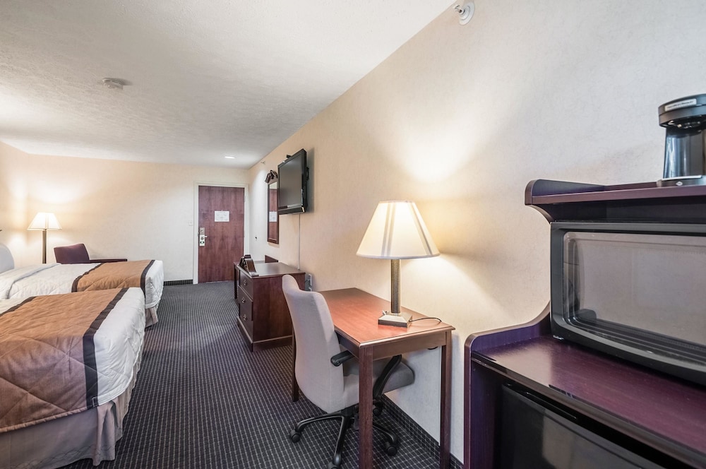 Rodeway Inn & Suites Charles Town