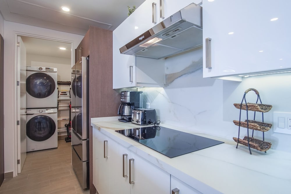 Gorgeous 2 Bedroom Condominium
