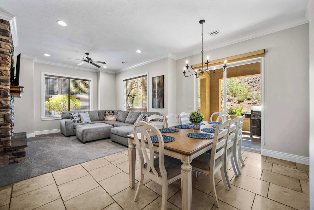 Pool Paradise for Families - Condo for 12 w/ Resort-style Amenities