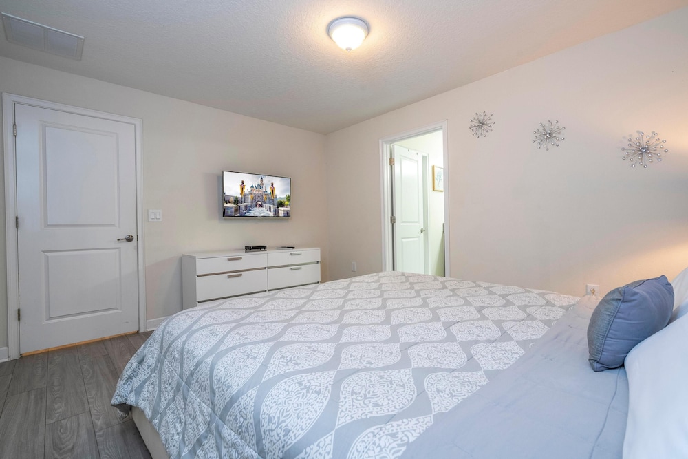 3085 TS - Opulent 5 BR Townhome Private Pool