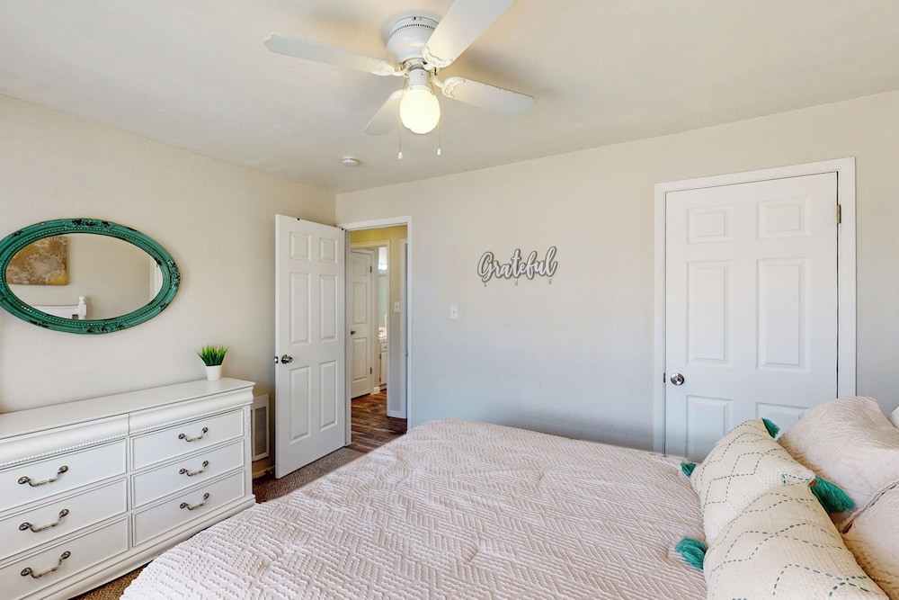 4BR Home w/ W & D, Private Backyard