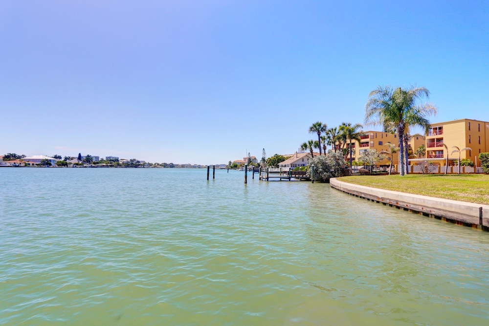 Palms Of Treasure Island #210