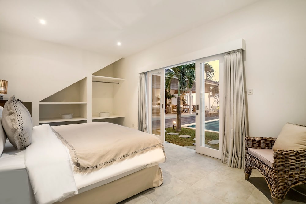 A Casa Di Renucci by Alfred in Bali - Brand New Stunning 5BR Villa Near Seminyak Beach