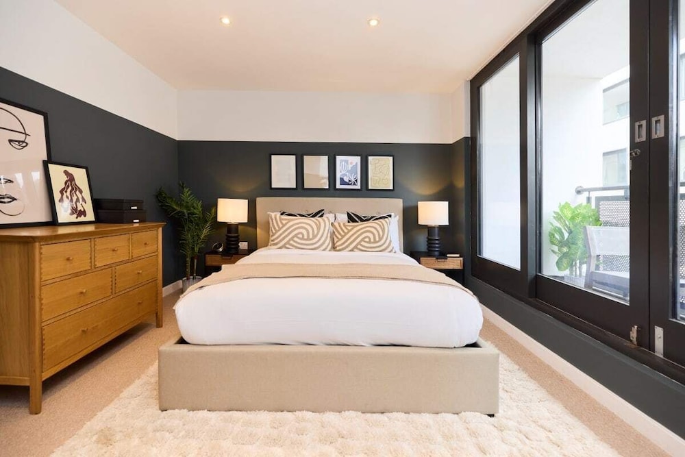 The Kensal Green Wonder - Bright 2bdr Flat With Balcony