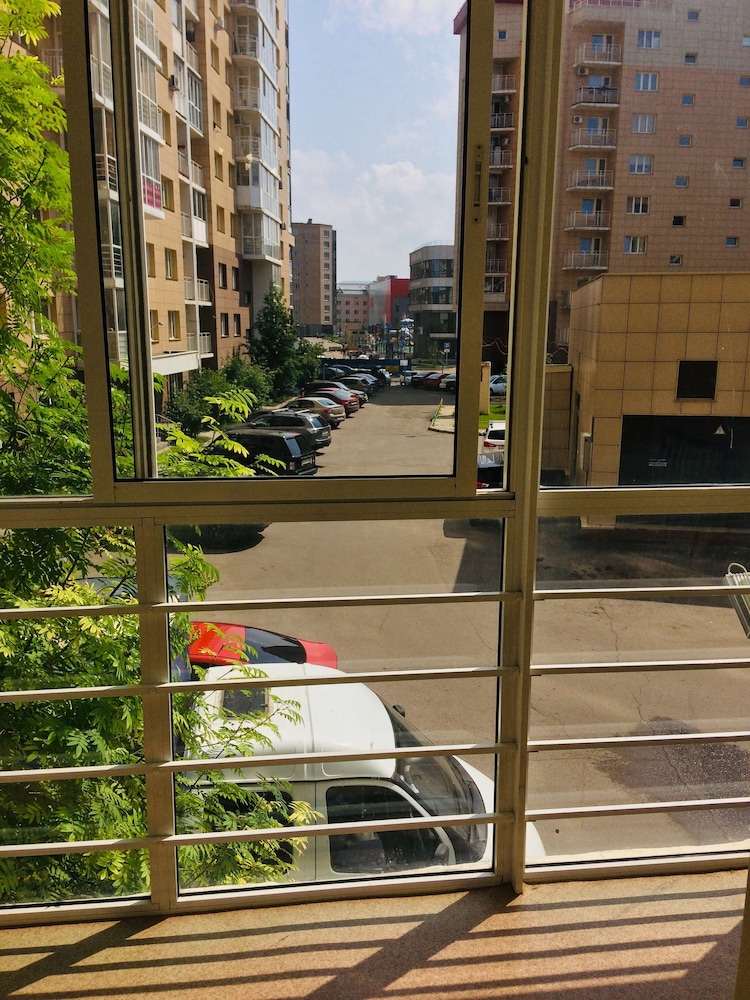 Apartment on Aviatorov 25
