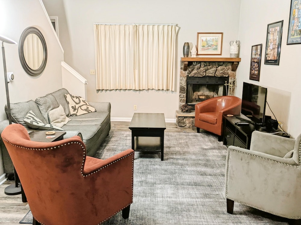 2 Br 2 b Condo at Unv of Notre Dame Short and Long Term Stays Welcome ND Football A5 view 2