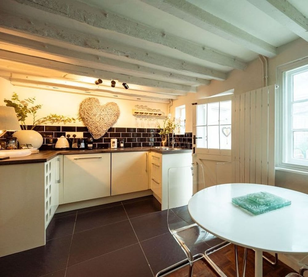 Wargrave Cottage - 2 Bedrooms Private Garden view 5