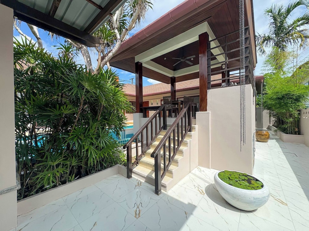 Spacious Private 4 BR Villa With a Working Office