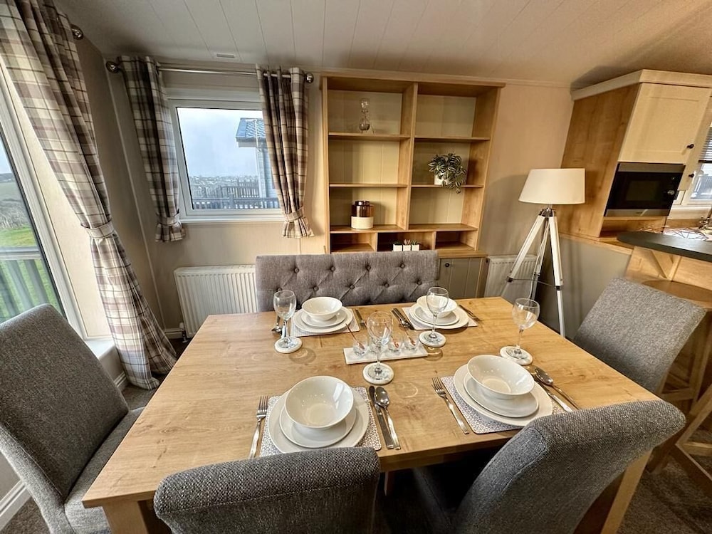 Luxury 3 bedroom Maple View Lodge view 4