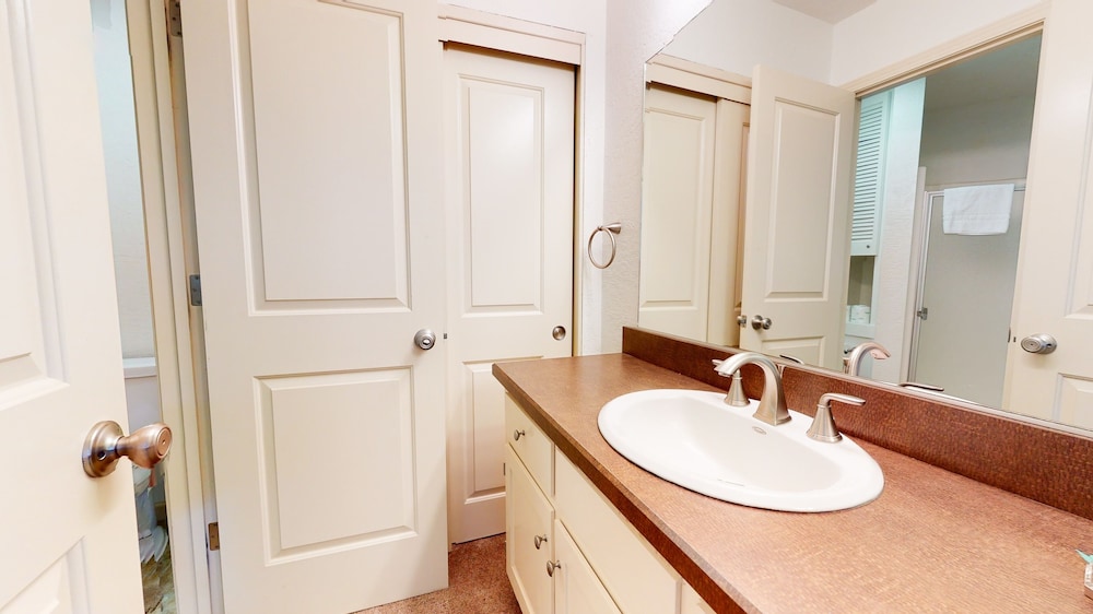Sierra Park Villas 11 Spacious and Bright, Walk to Shops, Restaurants, Vons and Movie Theatre by Redawning view 4